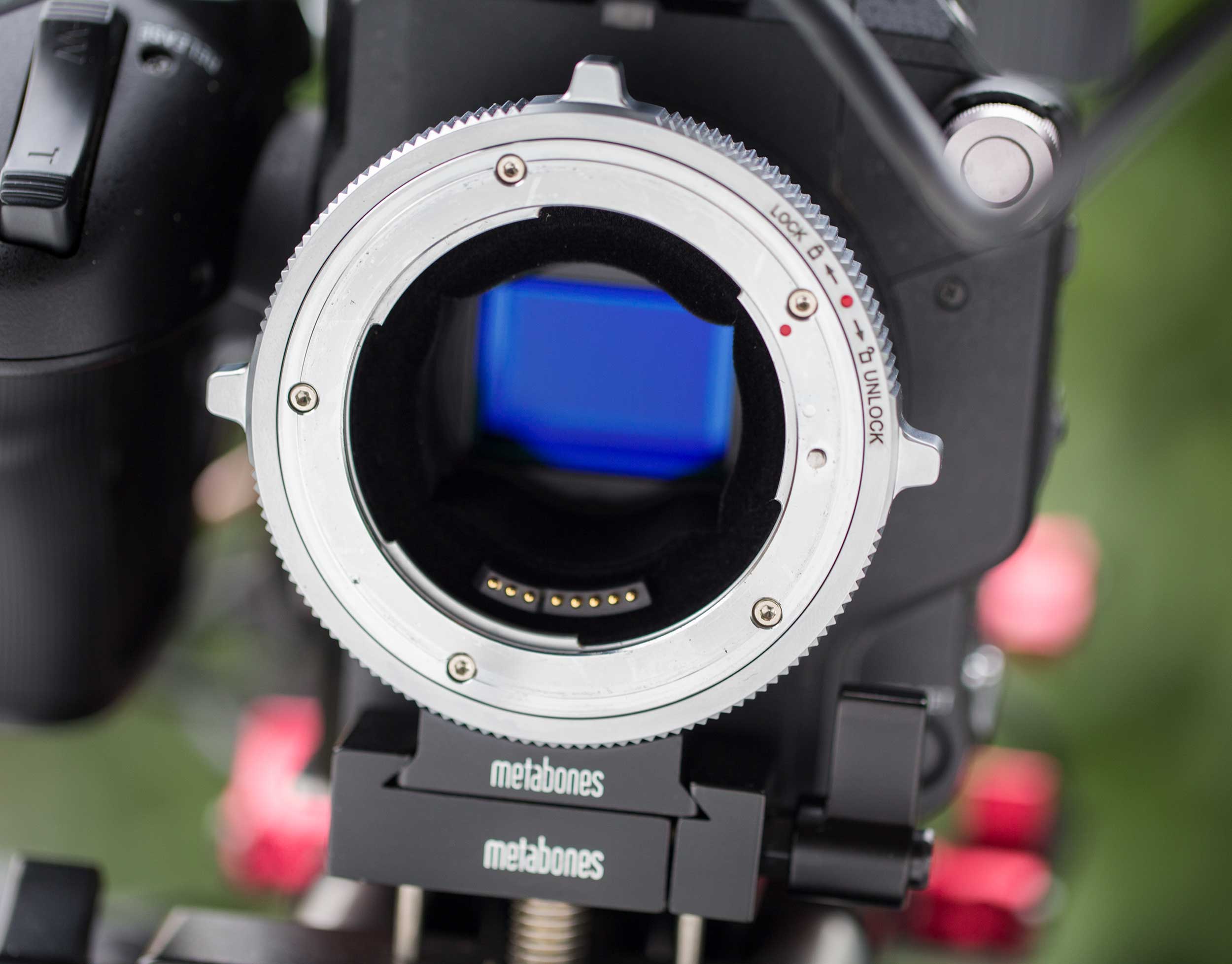 Lenses are mounted by rotating the ring around the lens, without rotating the lens